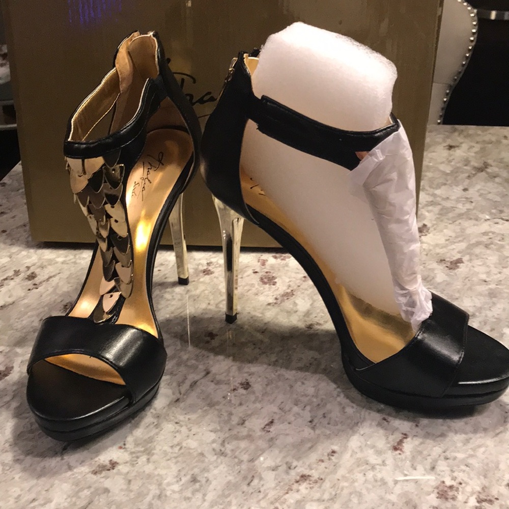 Anastasia 7.5M Gold Tone Accented Heels